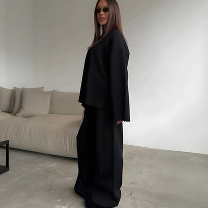 2-delat set med damtröja och byxor med vida ben