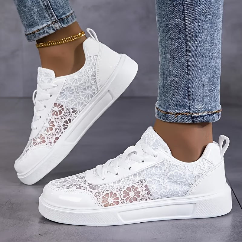 Damsneakers i mesh som andas med spets