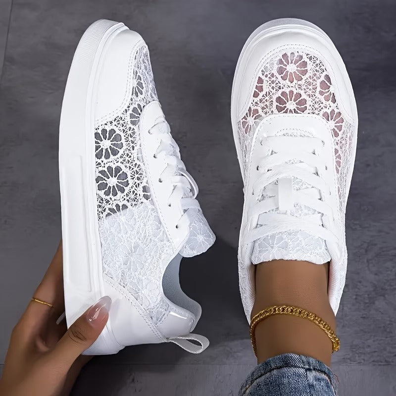 Damsneakers i mesh som andas med spets