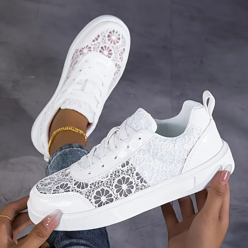 Damsneakers i mesh som andas med spets