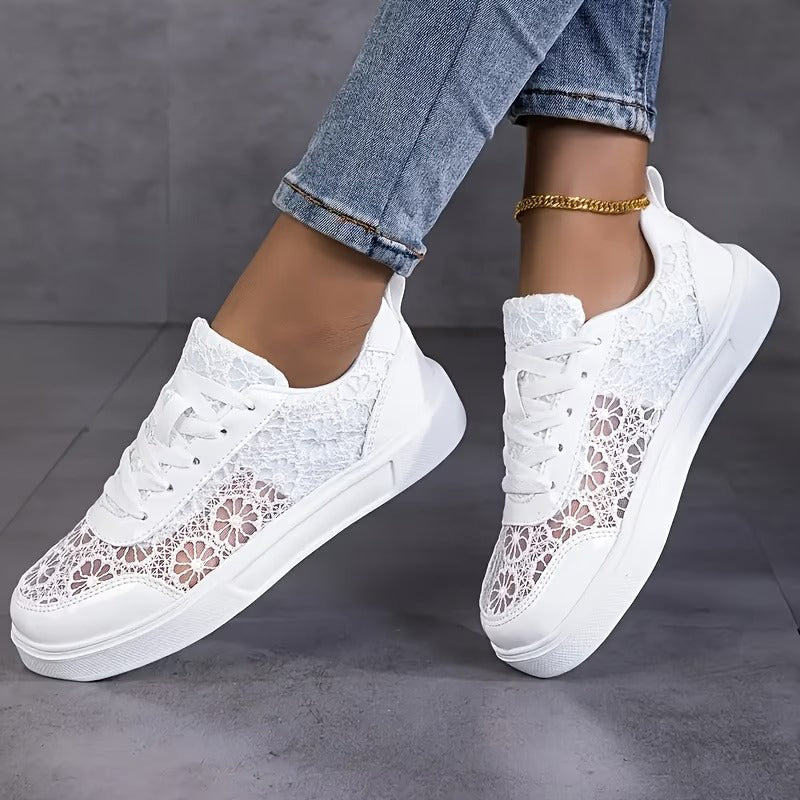 Damsneakers i mesh som andas med spets