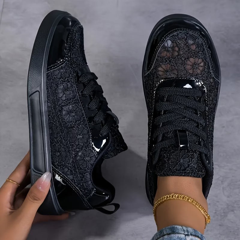 Damsneakers i mesh som andas med spets