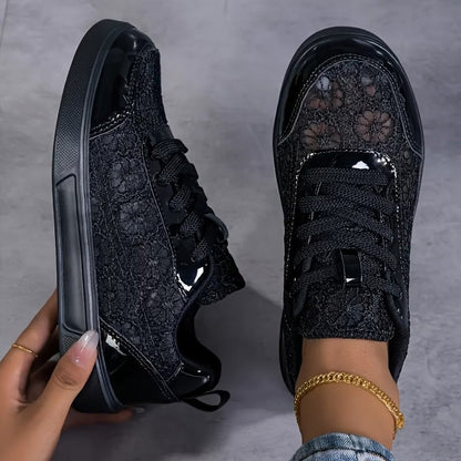 Damsneakers i mesh som andas med spets