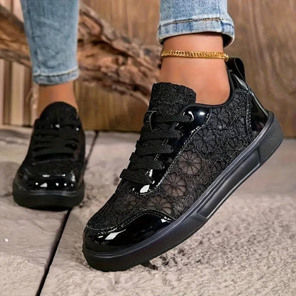 Damsneakers i mesh som andas med spets
