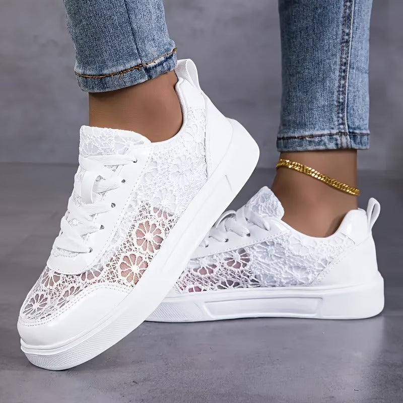 Damsneakers i mesh som andas med spets