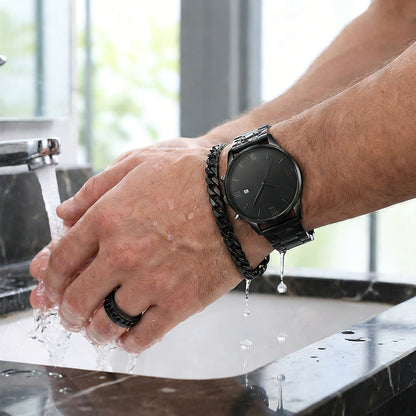 🎉💰 50 % rabatt ⚡ Minimalistisk herrklocka med datumvisning – Helt i svart rostfritt stål, romerska siffror på urtavlan och urmakarprecision! ⌚🖤