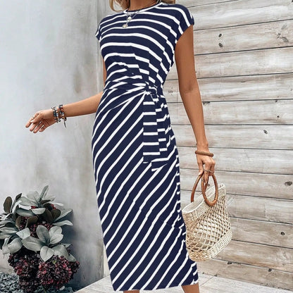 👗 60 % RABATT! 💃 Elegant klänning med knuten midja – smickrande passform, flödande tyg och perfekt för speciella tillfällen ✨