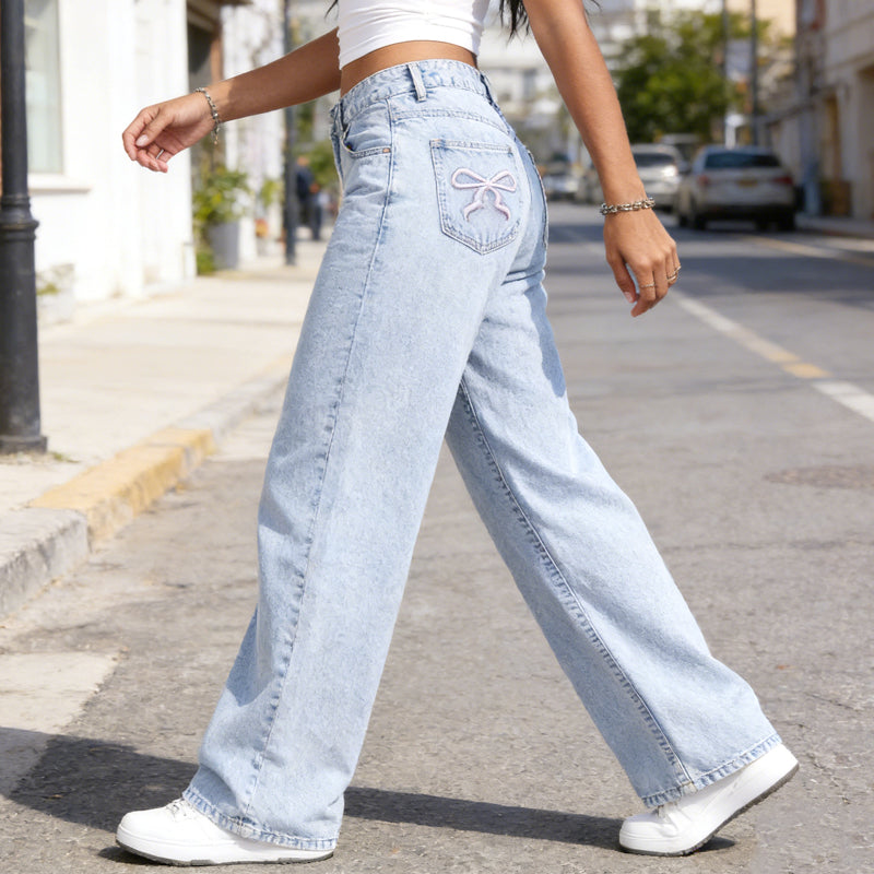 Bågbroderade jeans med hög midja och raka ben