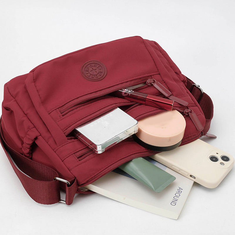 Lätt crossbody-väska i nylon med flera fickor