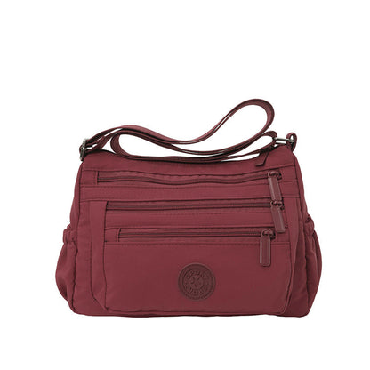 Lätt crossbody-väska i nylon med flera fickor