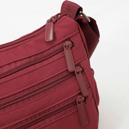 Lätt crossbody-väska i nylon med flera fickor