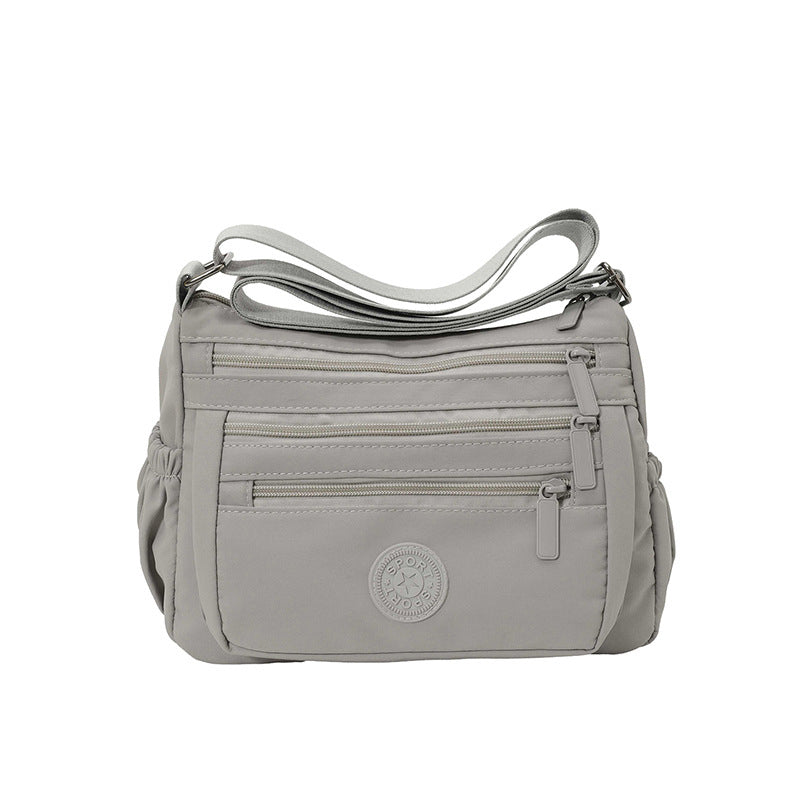 Lätt crossbody-väska i nylon med flera fickor
