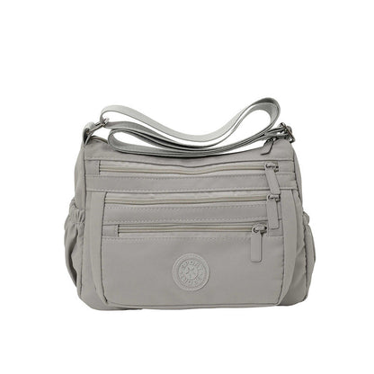 Lätt crossbody-väska i nylon med flera fickor