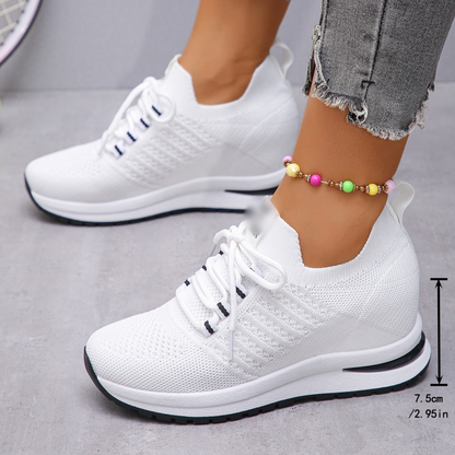 Andningsbara sneakers med kilklack i mesh för dam