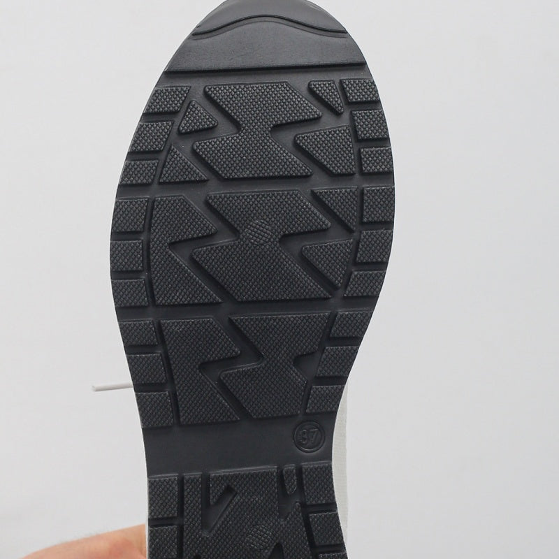 Andningsbara sneakers med kilklack i mesh för dam