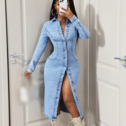 👗 50 % RABATT JUST NU! ✨ Midi-klänning i denim med knappar – kurvig, elegant och mångsidig – mjuk denim, smickrande passform och perfekt både dag och kväll, med sneakers eller klackar 🔵