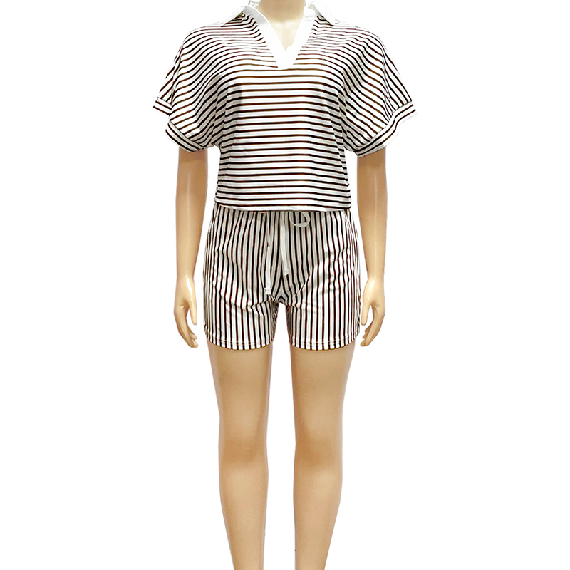 Set med randig kortärmad skjorta och shorts för dam