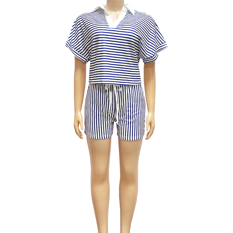 Set med randig kortärmad skjorta och shorts för dam