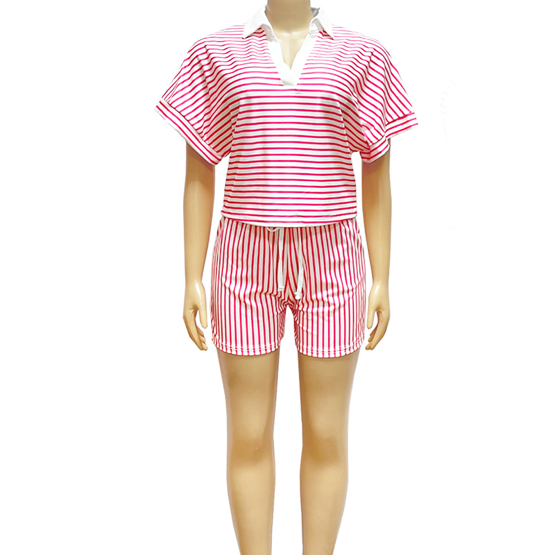 Set med randig kortärmad skjorta och shorts för dam