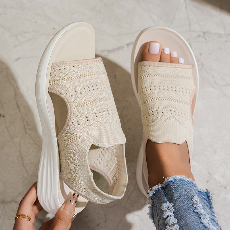 👡🌬️ Andningsbara stickade plattformssandaler med hälrem