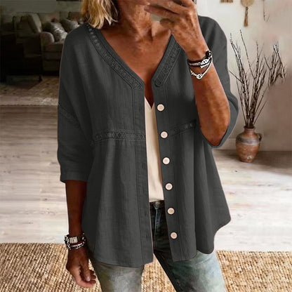 👕🌸 V-ringad spetsblus med knappar