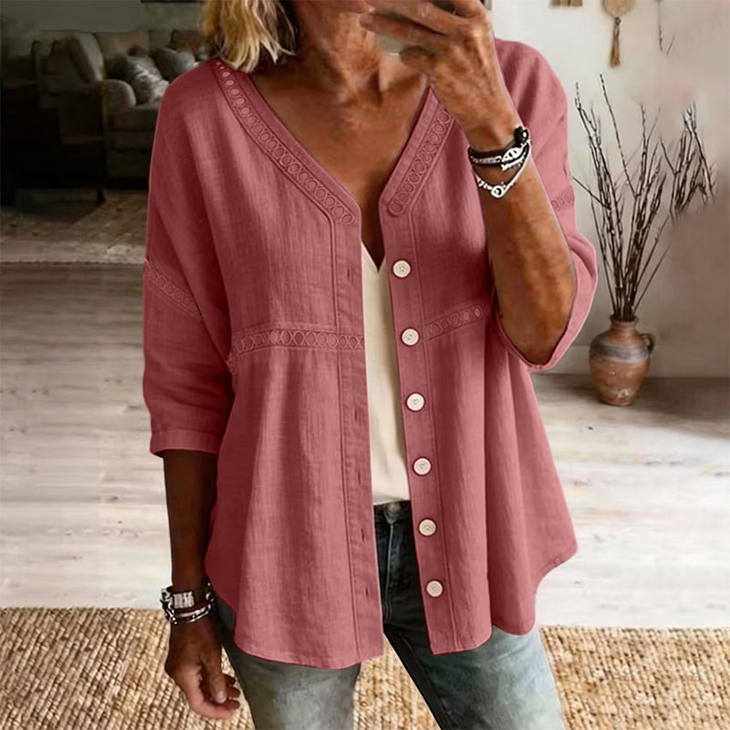 👕🌸 V-ringad spetsblus med knappar