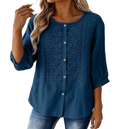 👕🌸 Broderad bomull-linne blus med knappar och 3/4-ärmar