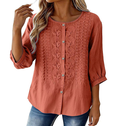 👕🌸 Broderad bomull-linne blus med knappar och 3/4-ärmar