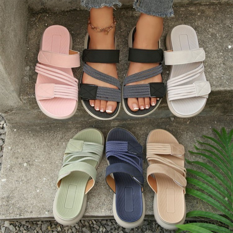 Platta sandaler med flera remmar för damer