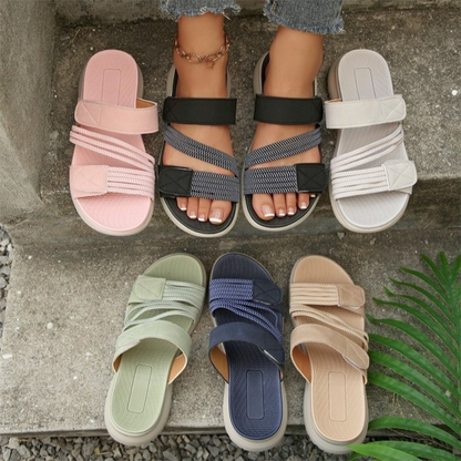 Platta sandaler med flera remmar för damer
