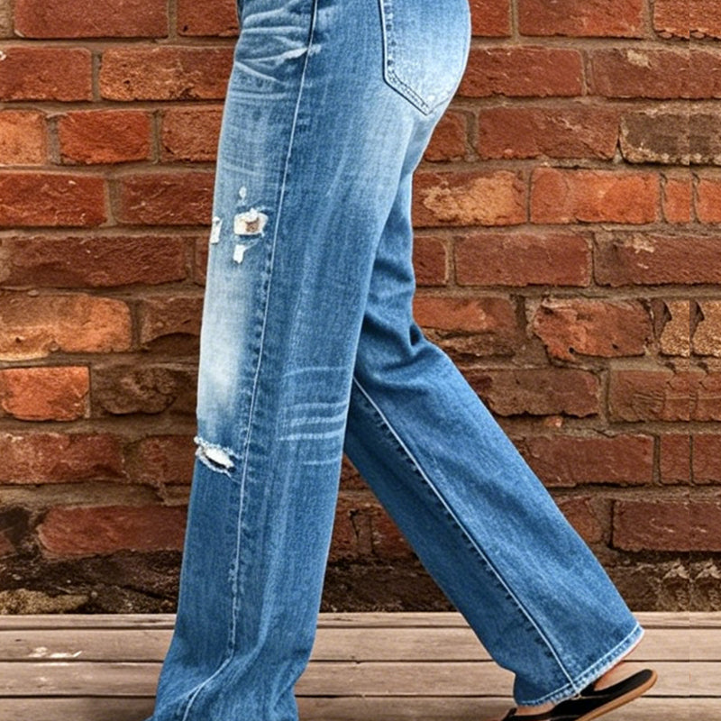 👖 50 % RABATT NU! 🔥 Slim fit-jeans med utsvängda ben i sliten stil för dam – Stretchig denim och vintage-look – Slitna detaljer, smickrande passform – perfekta för avslappnade dagar eller en tuff streetstyle ✨
