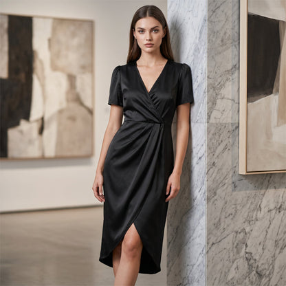 👗✨ Kvinnlig asymmetrisk klänning med korta ärmar och V-hals