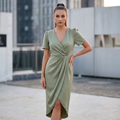 👗✨ Kvinnlig asymmetrisk klänning med korta ärmar och V-hals