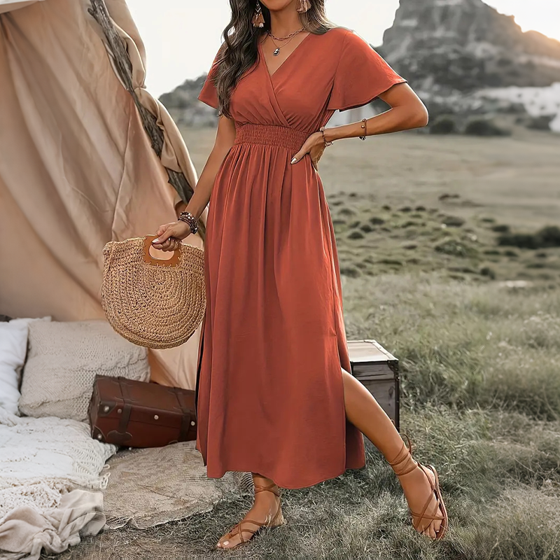 👗🌸 Elegant maxiklänning med V-hals och slits i sidan