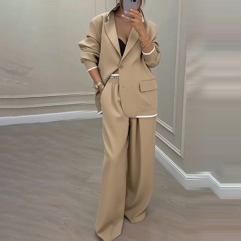 Set med elegant damblazer och byxor med vida ben
