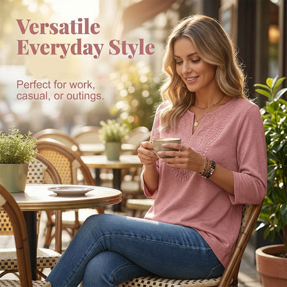 ☀️👚Vårt bästa val – Blus med V-ringning och spetsdetaljer – Andningsbart tyg och smickrande passform, perfekt både på jobbet och på helgen 🌿