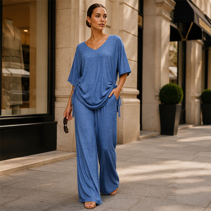 Damset med ledig V-ringad topp och vida byxor