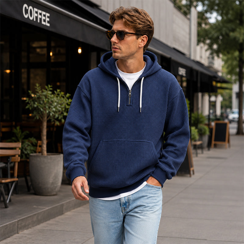 Huvtröja i stickat material med kort dragkedja för män