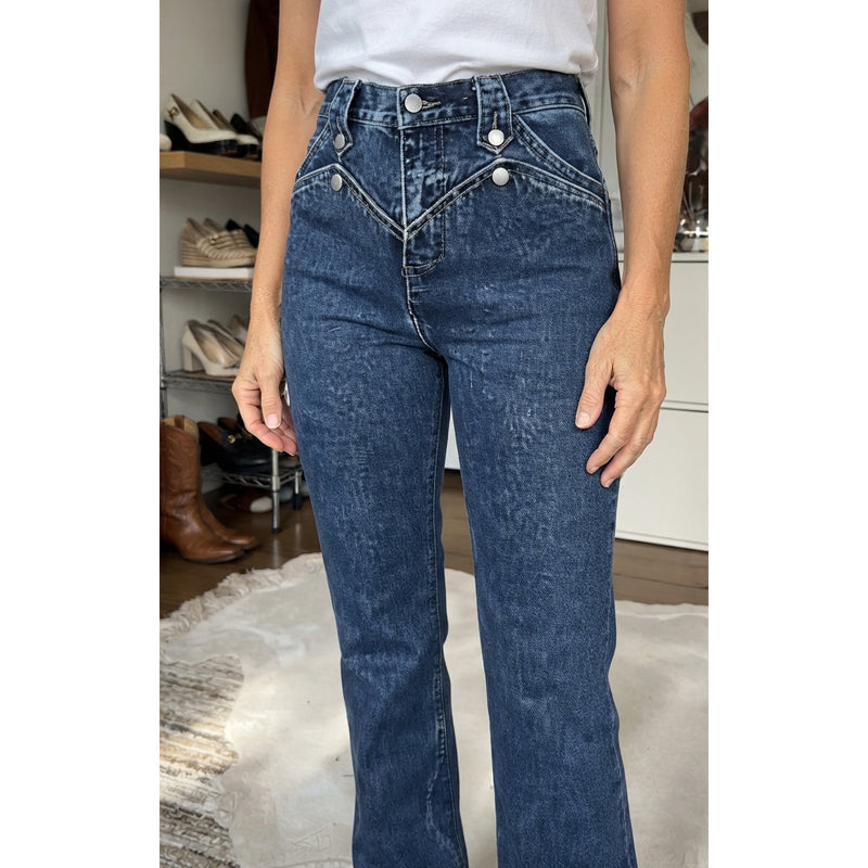 Att forma jeans med hög midja