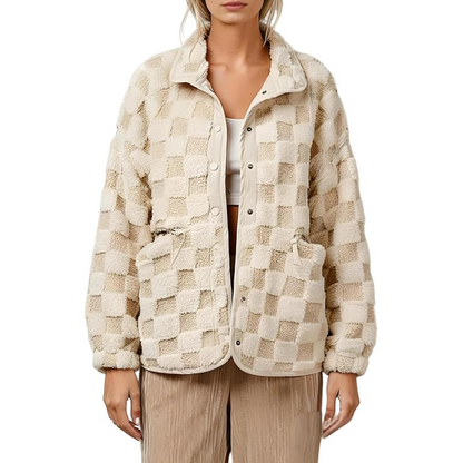Dammig plyschjacka med rutmönster och tryckknappar