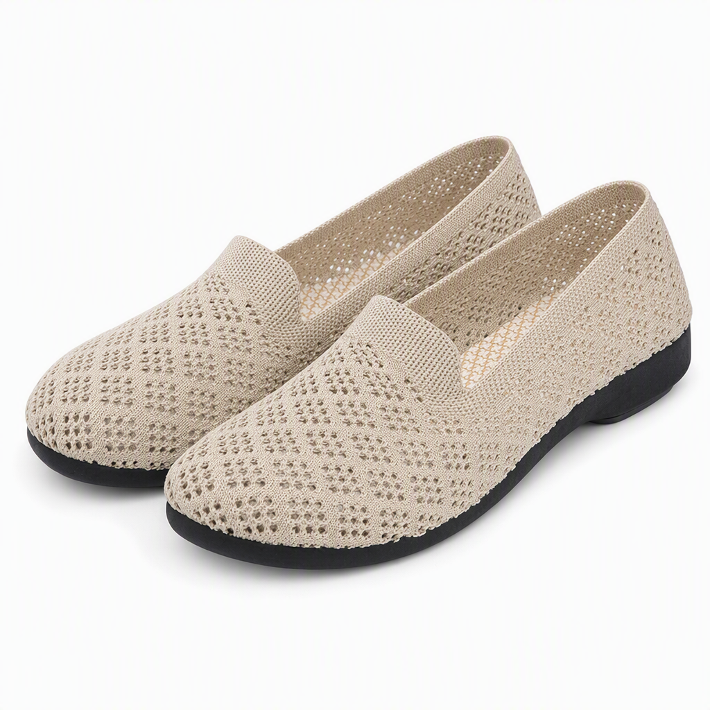 Andningsbara slip-on-skor för kvinnor med utskurna detaljer