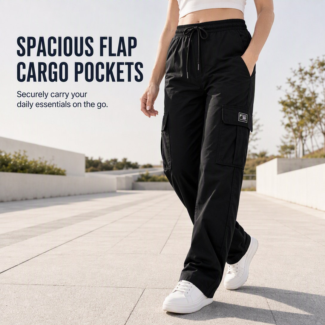 Dammiga cargo-byxor med relaxed fit och raka ben, elastisk dragsko i midjan och sidofickor