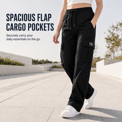 Dammiga cargo-byxor med relaxed fit och raka ben, elastisk dragsko i midjan och sidofickor