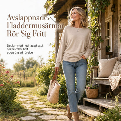 Casuel lös tröja i stickat med rund hals och långa ärmardam, med droppade axlar, fladdermusärmar och rynkdesign i sidorna